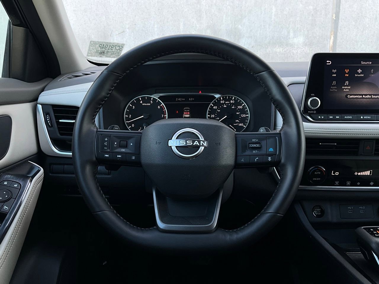 Used 2025 Nissan Rogue SV image 32