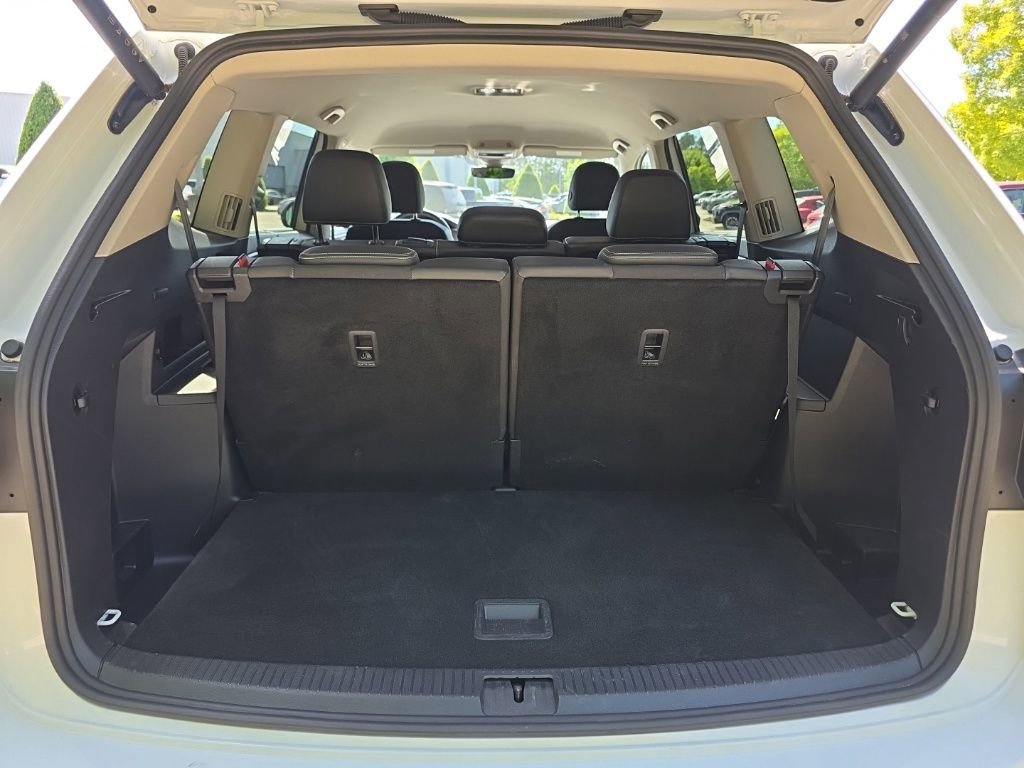 Used 2025 Volkswagen Atlas SE image 35