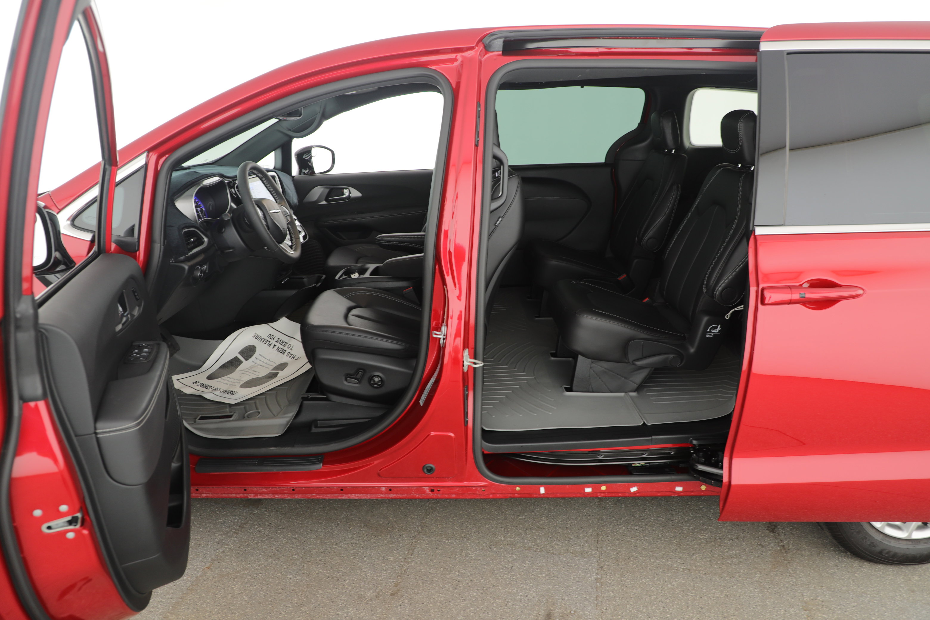Used 2025 Chrysler Pacifica Select FWD image 6