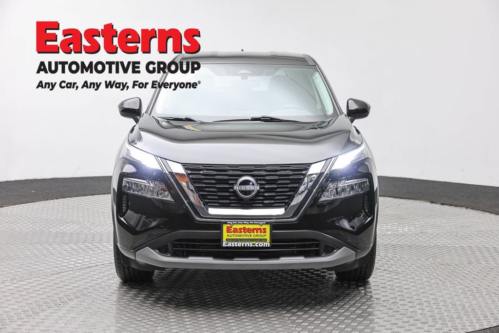 Used 2023 Nissan Rogue SV AWD/4WD image 2