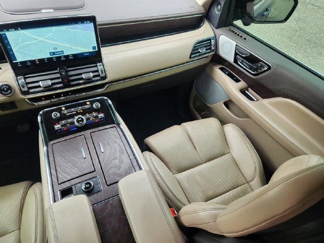 Certified 2023 Lincoln Navigator Reserve AWD/4WD image 14