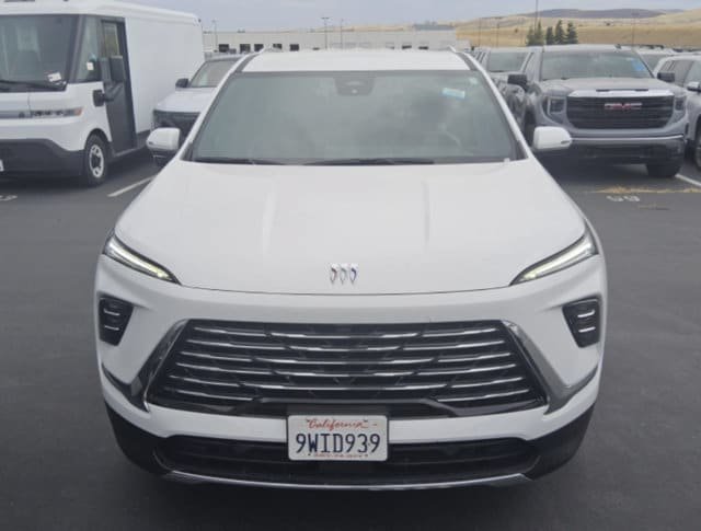 Used 2026 Buick Enclave Preferred FWD image 1