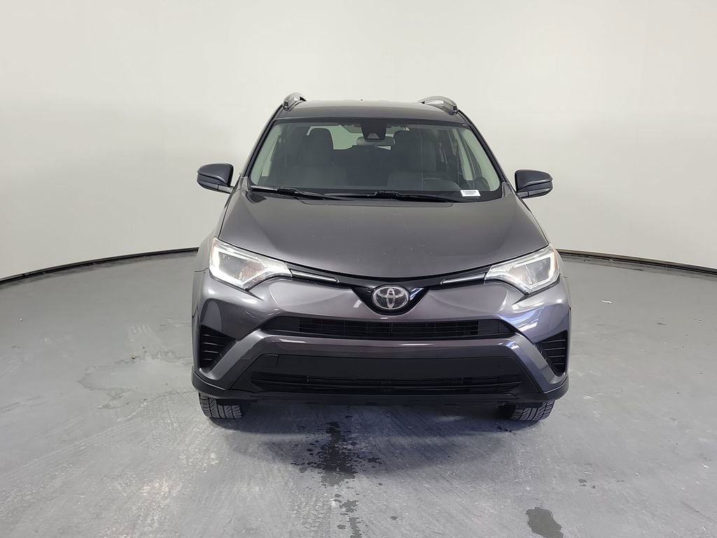 Used 2018 Toyota RAV4 LE FWD image 2