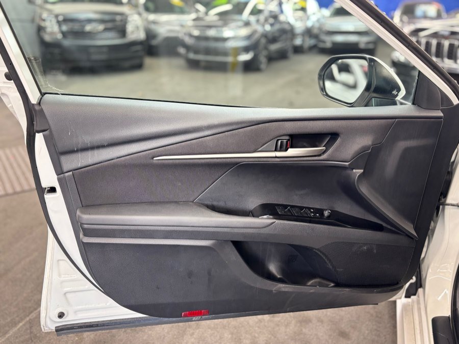 Used 2025 Toyota Camry LE FWD image 11