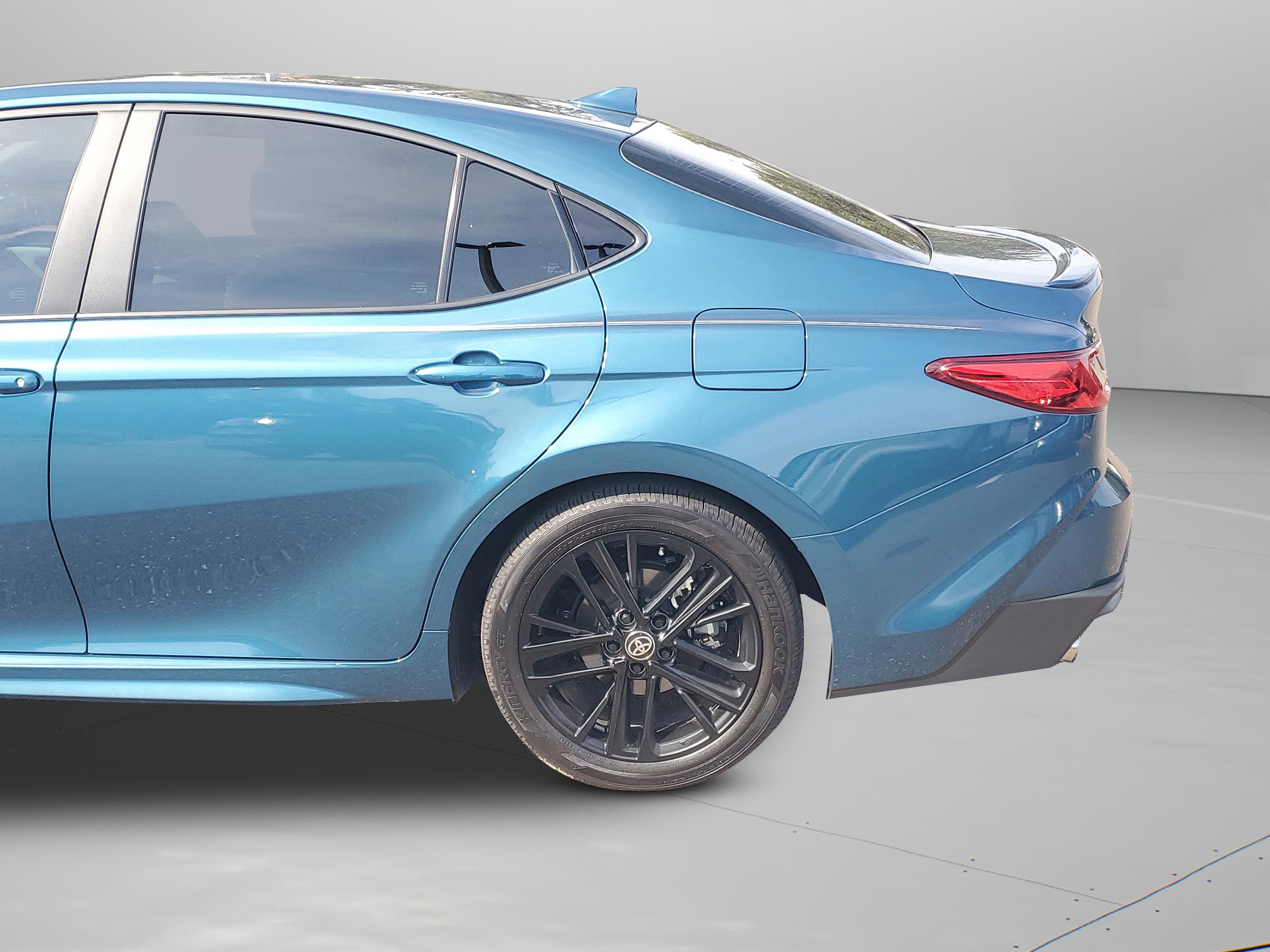 Used 2025 Toyota Camry SE image 33