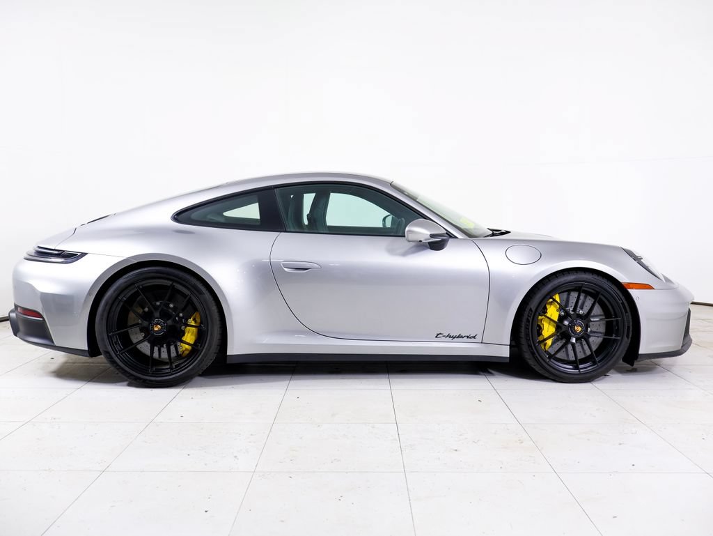 Used 2025 Porsche 911 Carrera GTS RWD image 30