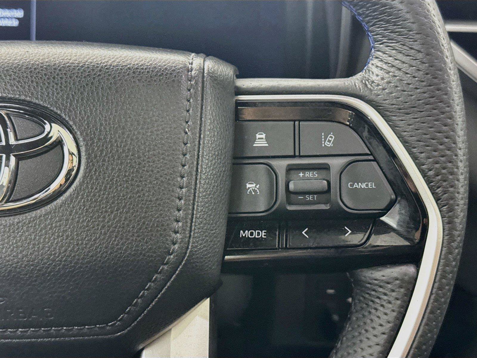 Certified 2025 Toyota Sequoia Platinum AWD/4WD image 18