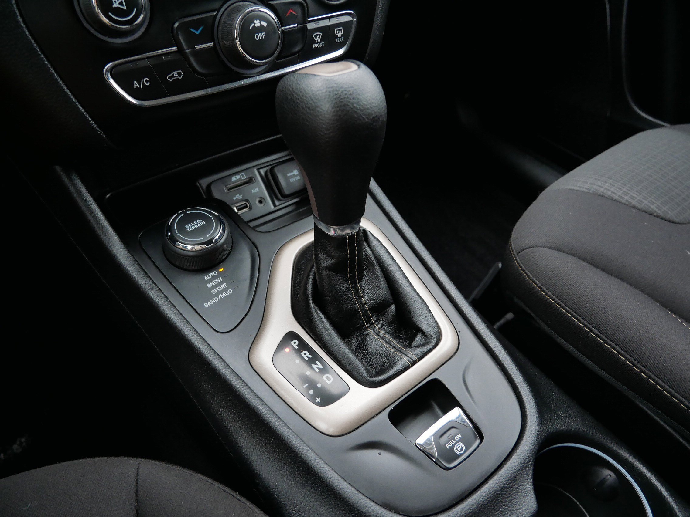 Used 2017 Jeep Cherokee Latitude image 24