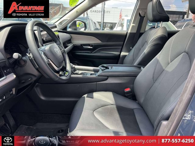 Used 2024 Toyota Grand Highlander AWD image 18
