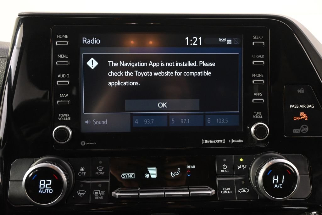 Used 2021 Toyota Highlander LE AWD/4WD image 29