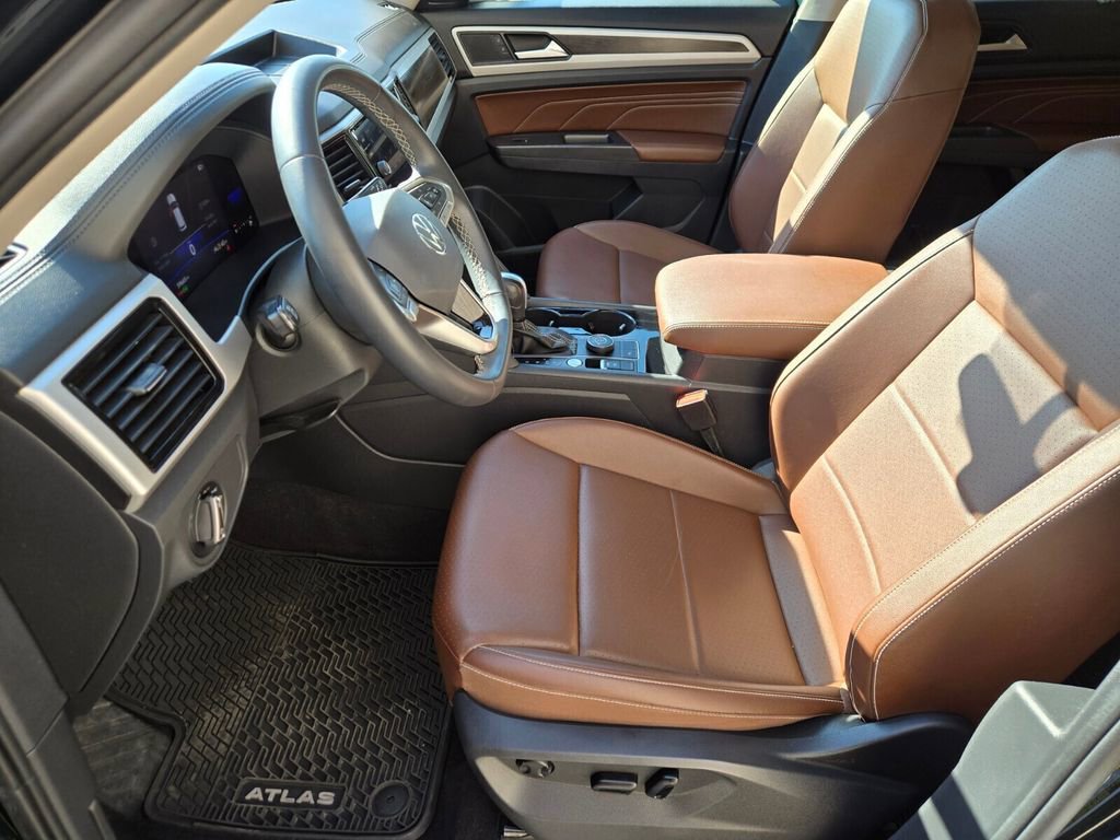 Used 2022 Volkswagen Atlas SE w/ Panoramic Sunroof Package image 11