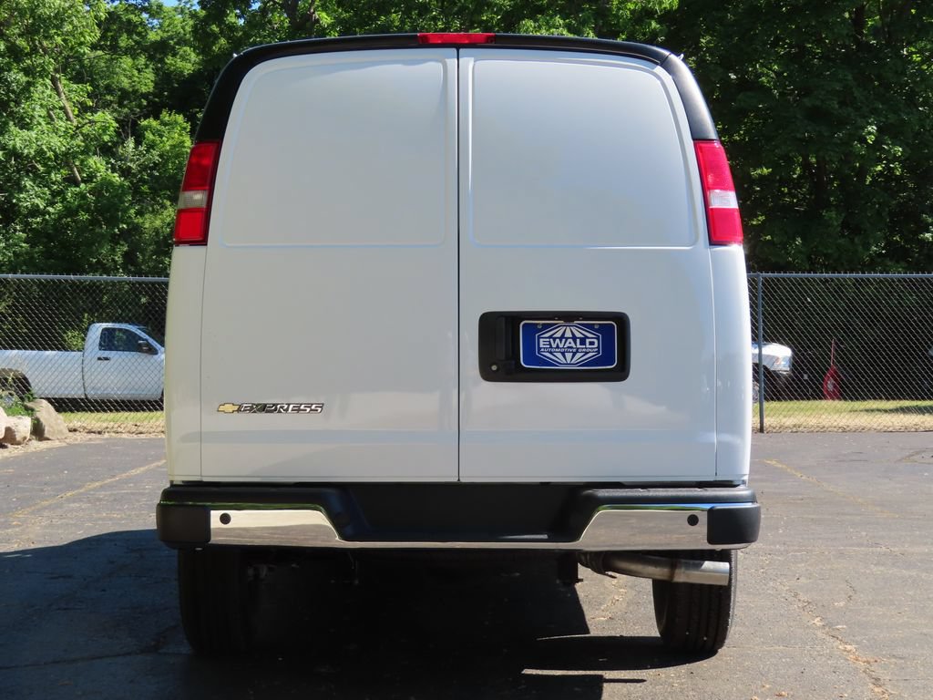 New 2026 Chevrolet Express 3500 Extended w/ Driver Convenience Package RWD image 15