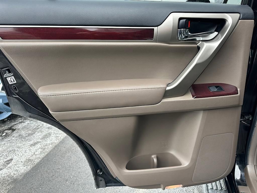 Used 2019 Lexus GX 460 image 23