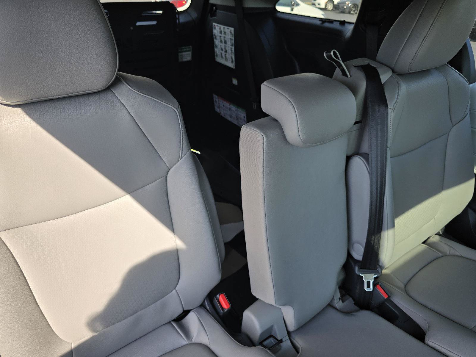 Used 2026 Toyota Sienna XLE FWD image 20