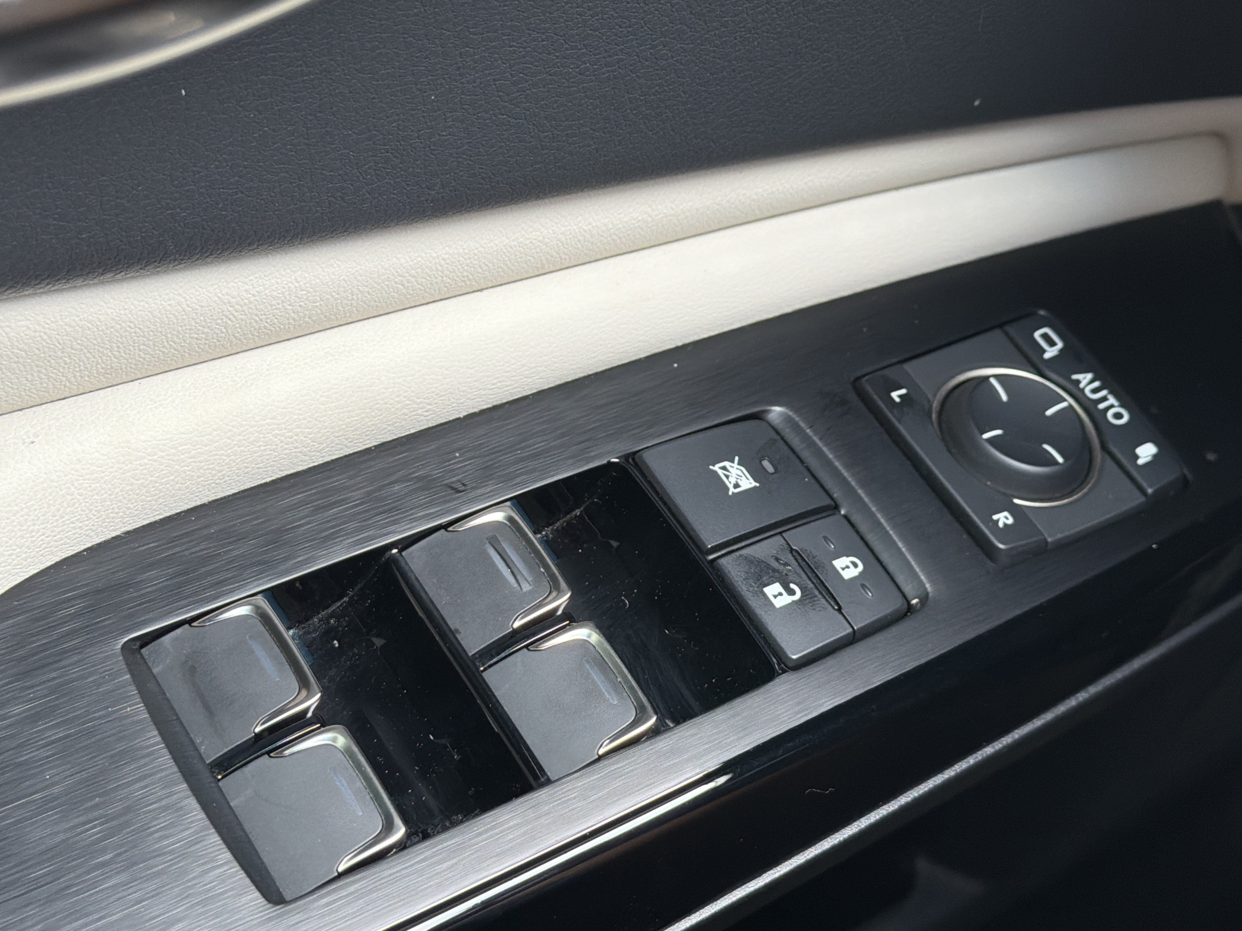 Used 2025 Lexus ES 350 w/ Premium Package FWD image 21
