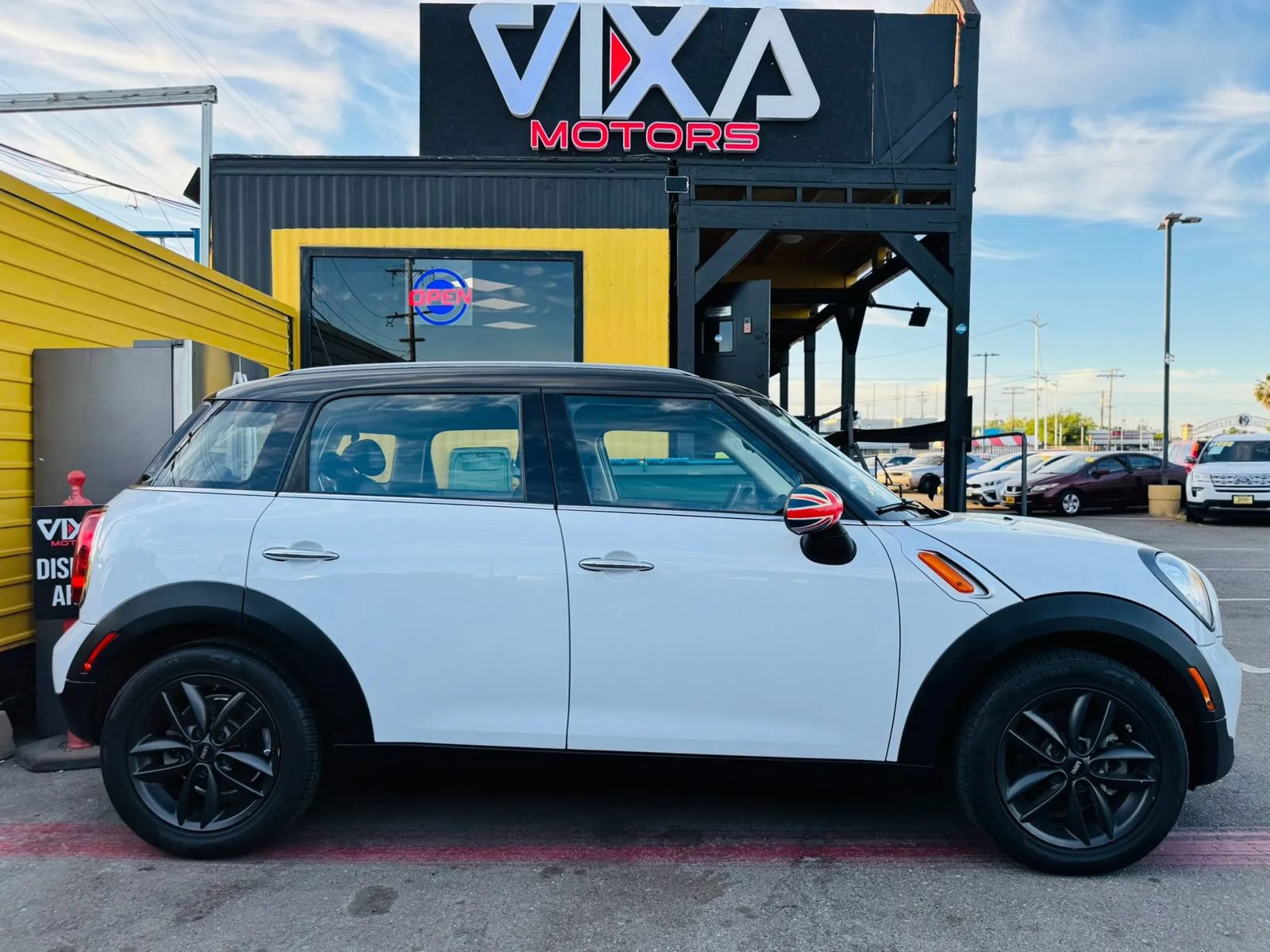 Used 2014 MINI Cooper Countryman FWD image 4