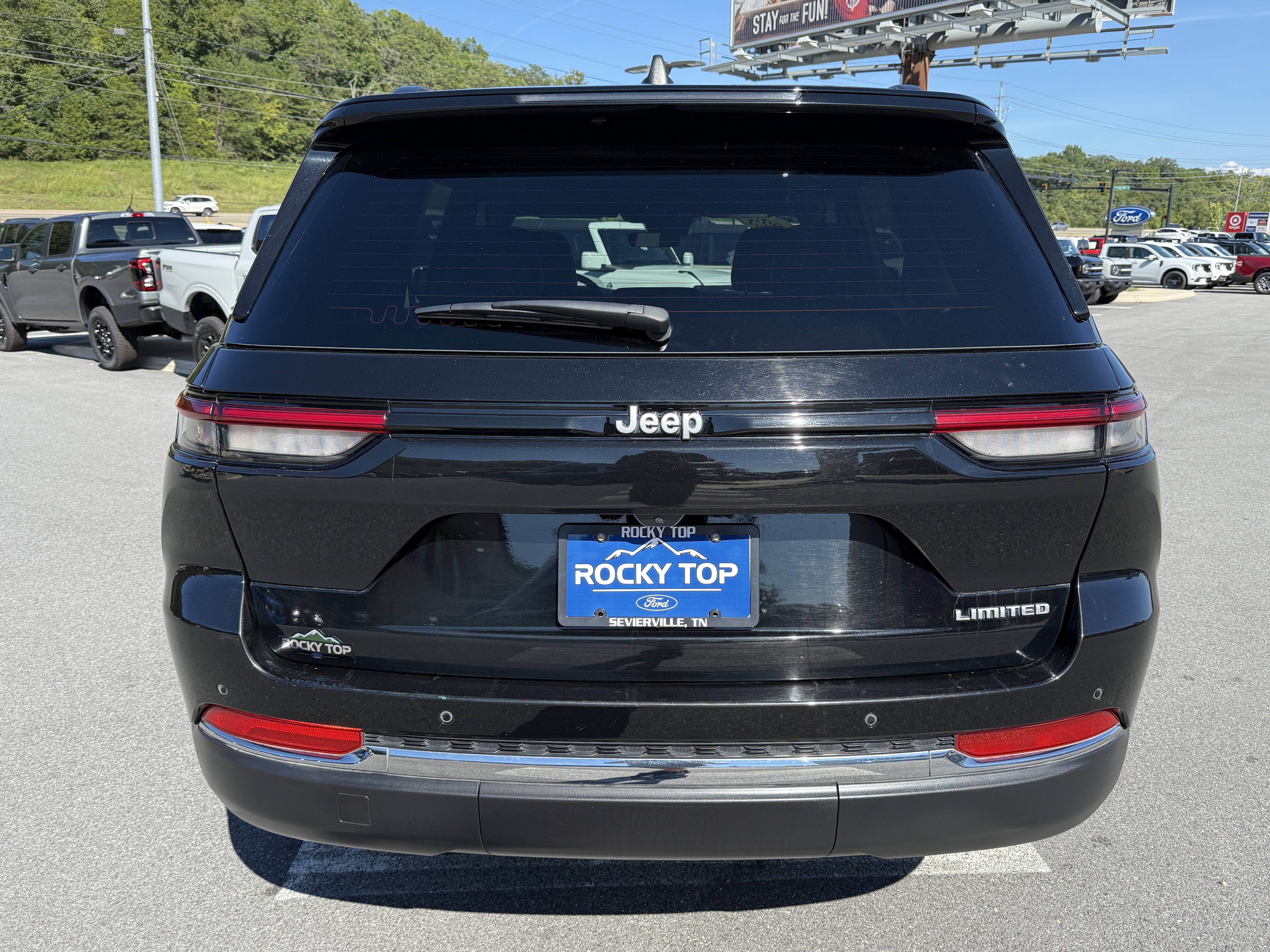 Used 2025 Jeep Grand Cherokee Limited RWD image 6