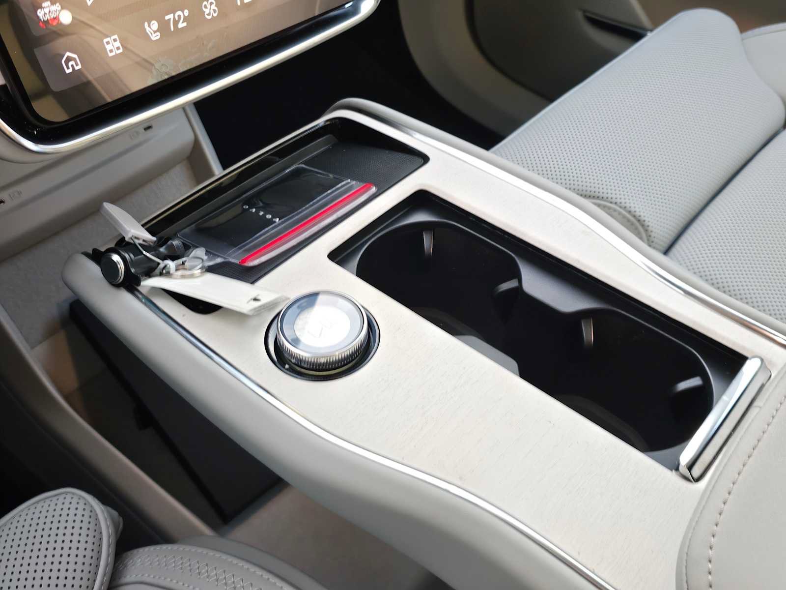 New 2025 Volvo EX90 Plus AWD/4WD image 24