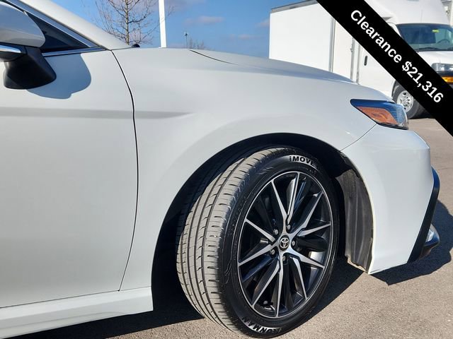 Used 2023 Toyota Camry SE image 16