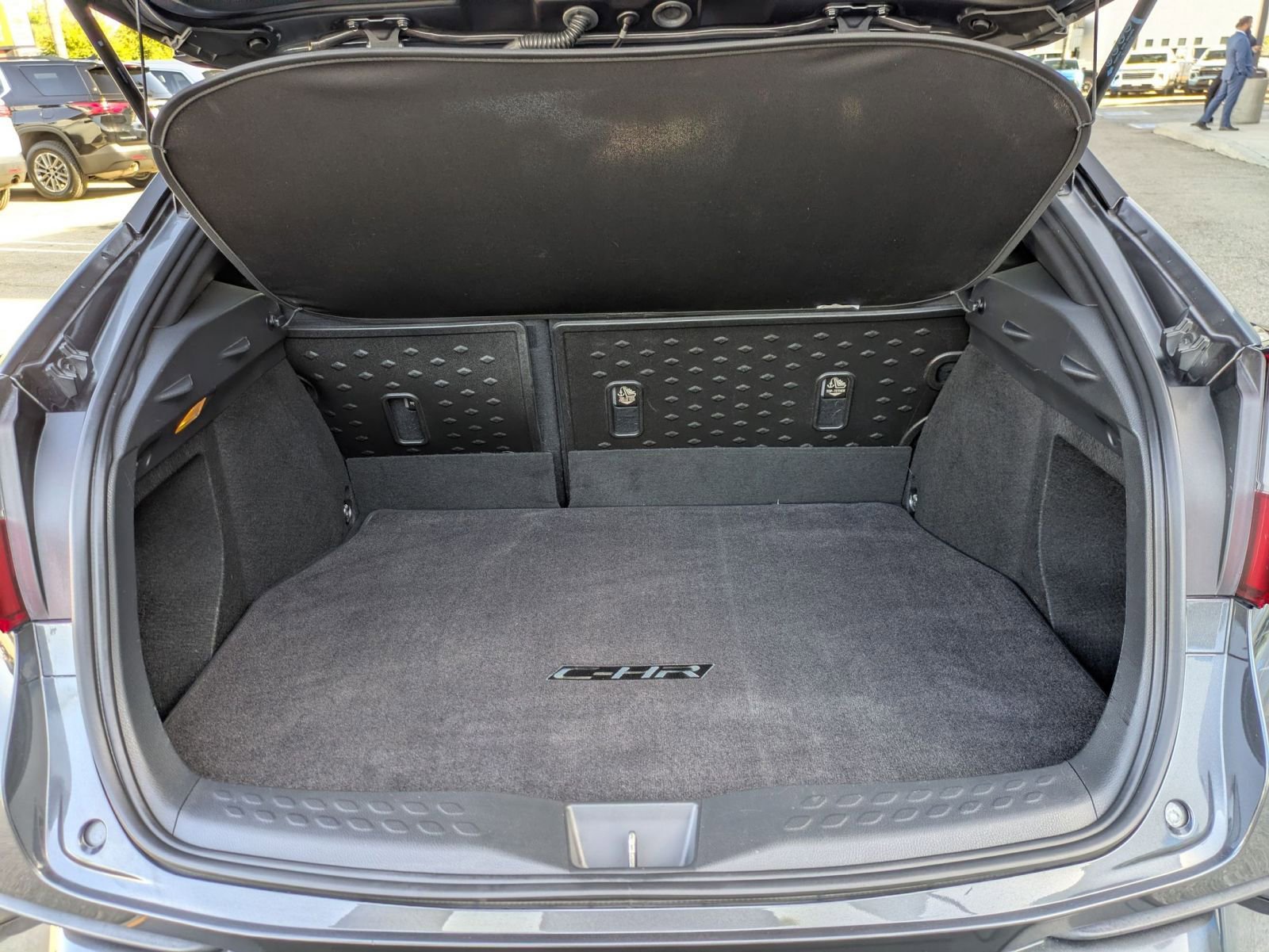 Used 2019 Toyota C-HR LE FWD image 25