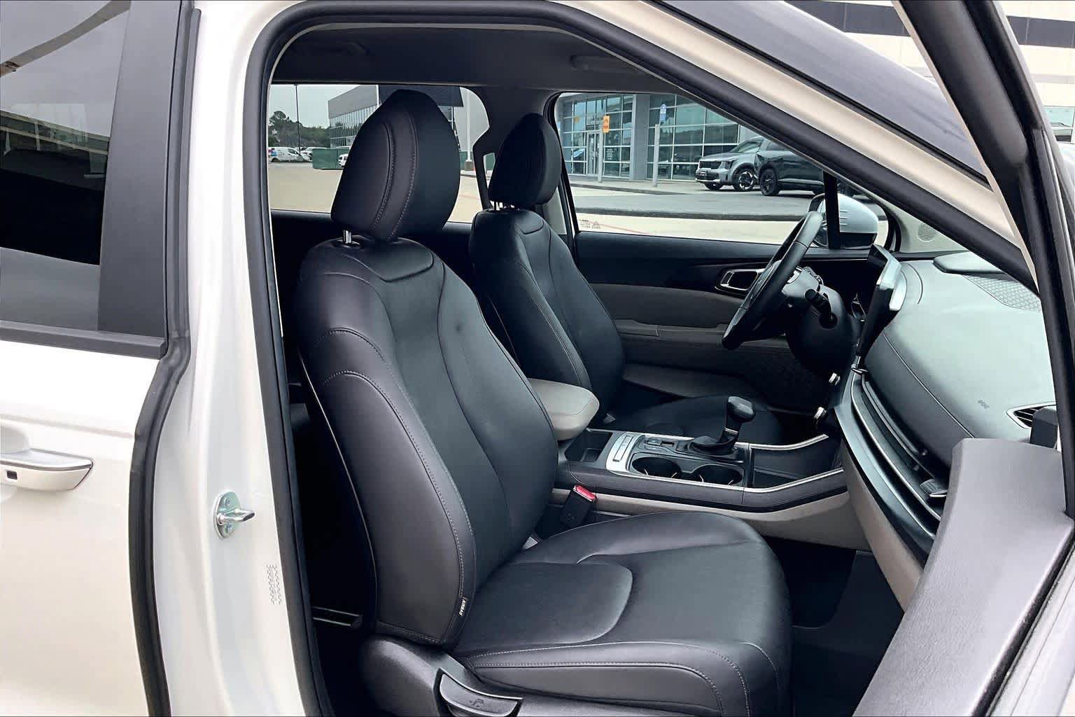 Certified 2026 Kia Carnival FWD image 9
