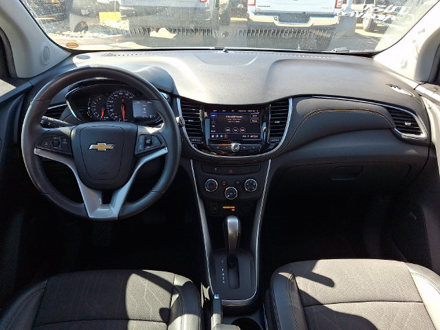 Used 2020 Chevrolet Trax LT w/ Sun & Sound Package FWD image 11