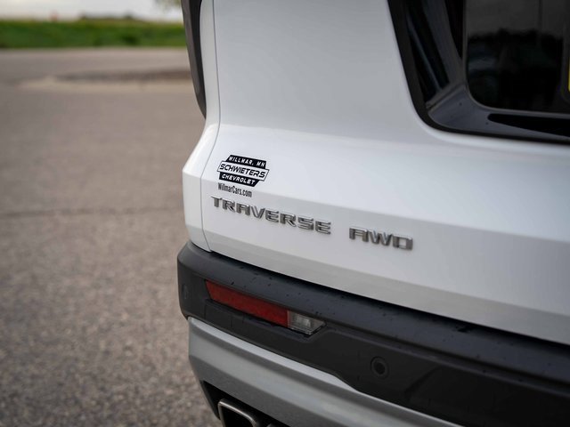 Used 2025 Chevrolet Traverse LT image 10