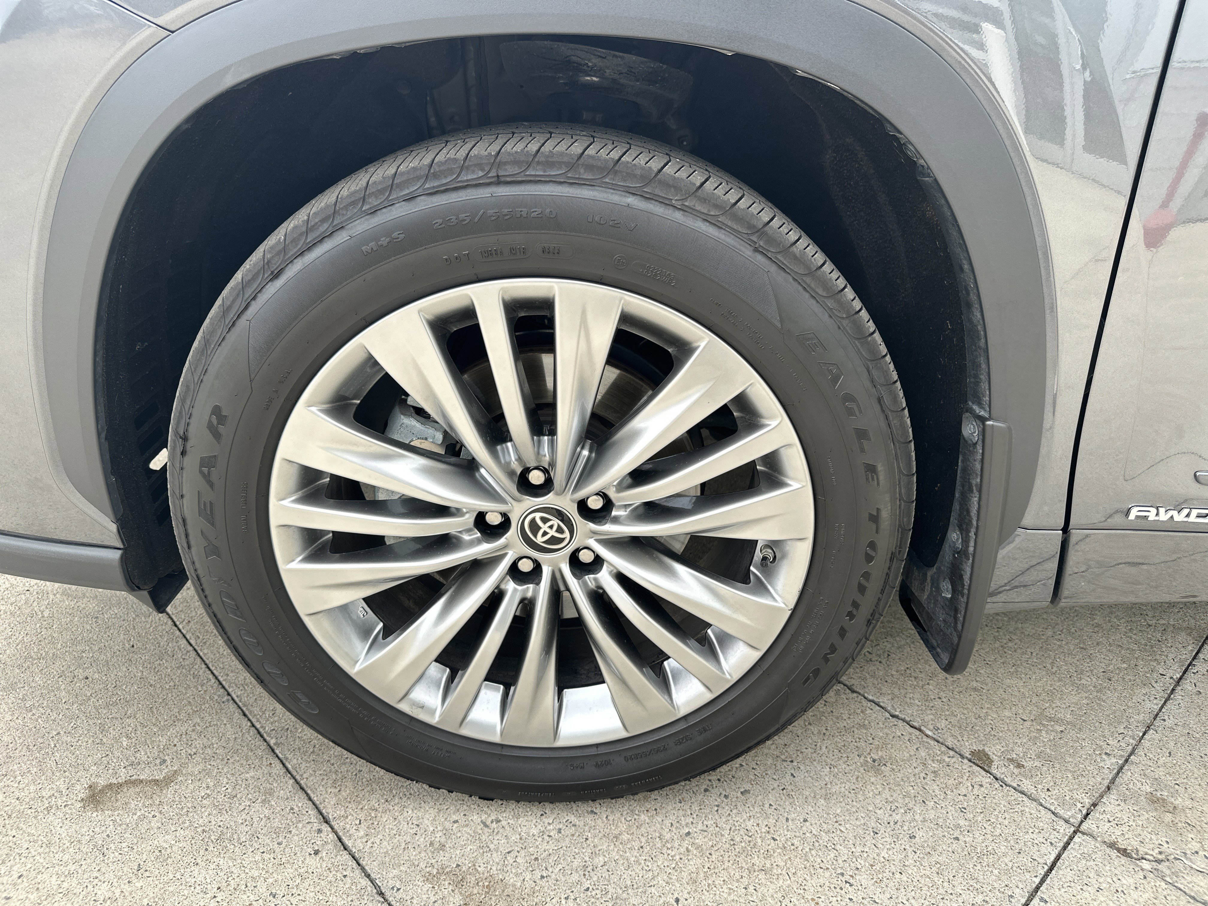 Used 2025 Toyota Highlander Platinum image 16