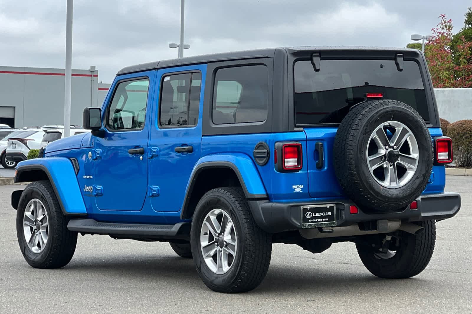 Used 2022 Jeep Wrangler Unlimited Sahara w/ Cold Weather Group AWD/4WD image 7
