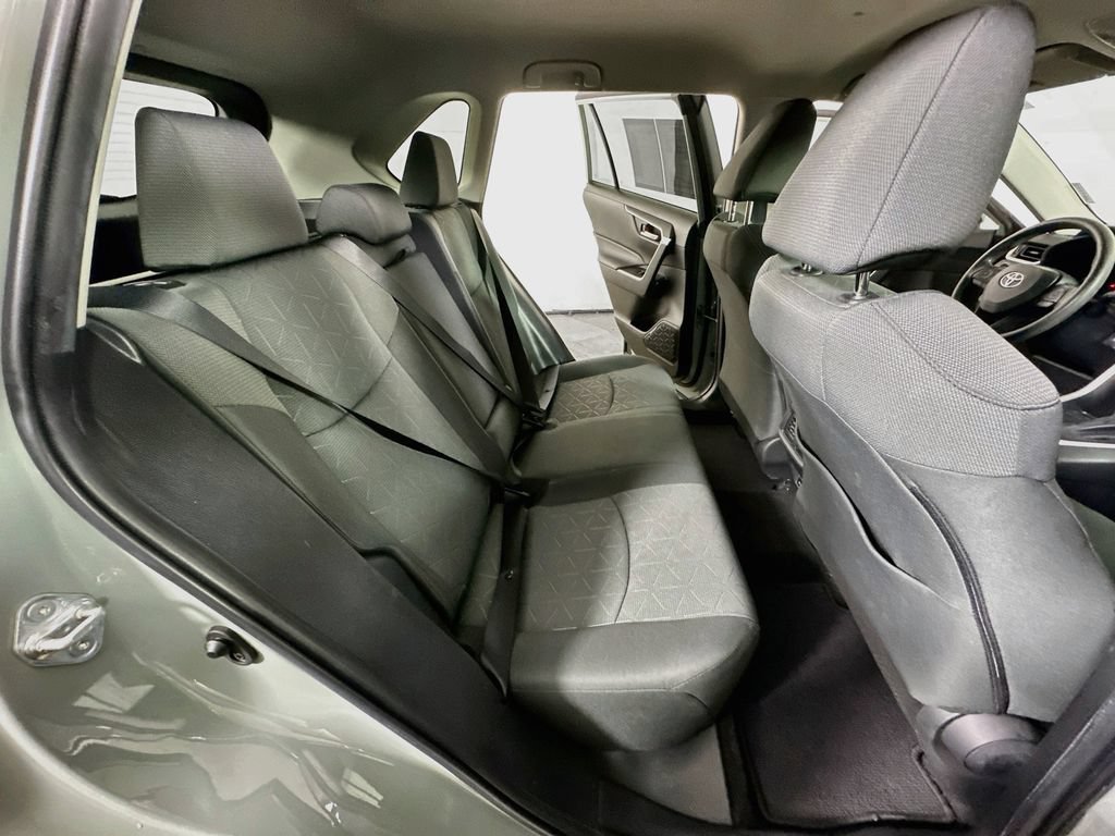 Used 2022 Toyota RAV4 XLE FWD image 12
