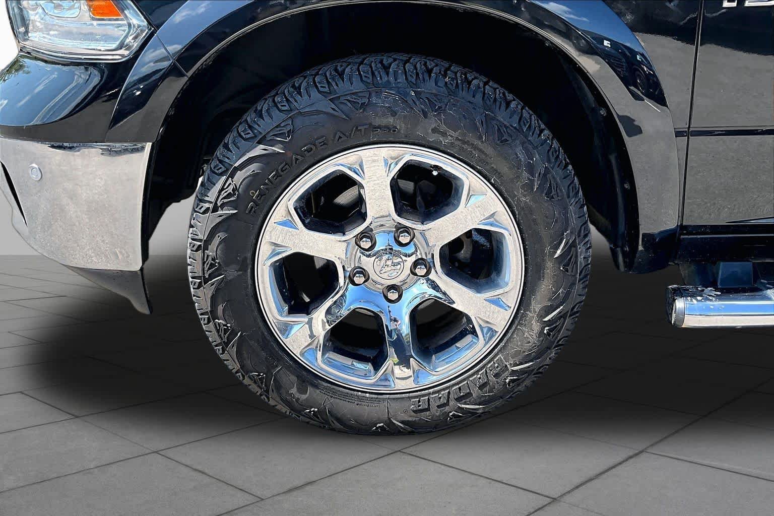 Used 2017 RAM 1500 Laramie w/ Convenience Group AWD/4WD image 11