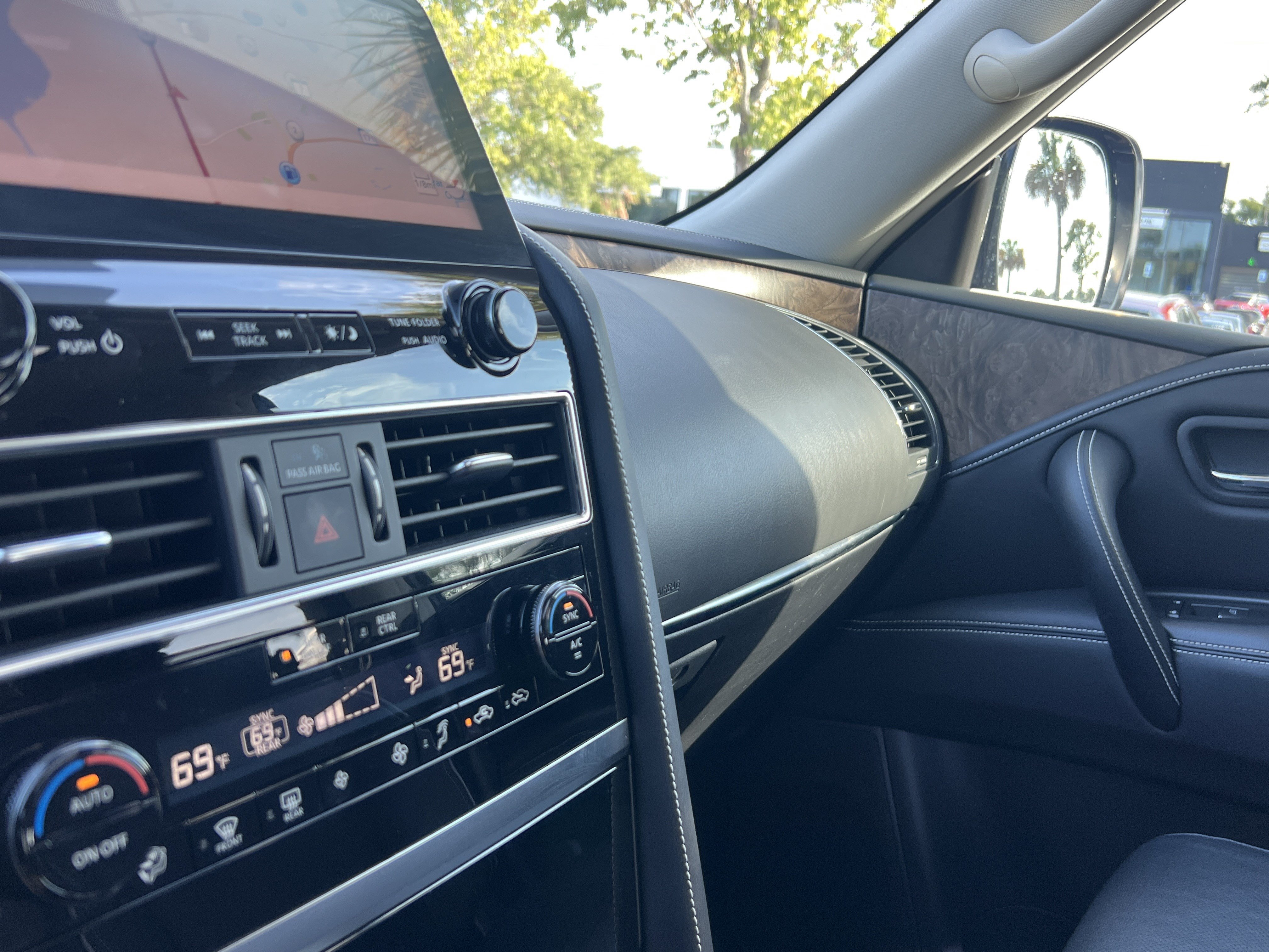 Used 2023 INFINITI QX80 Premium Select w/ All-Season Package RWD image 30