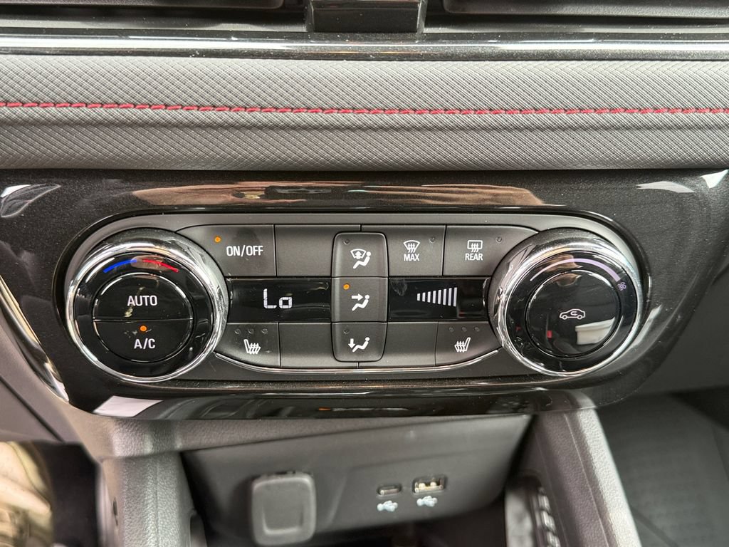 Used 2025 Chevrolet TrailBlazer RS w/ Convenience Package AWD/4WD image 29