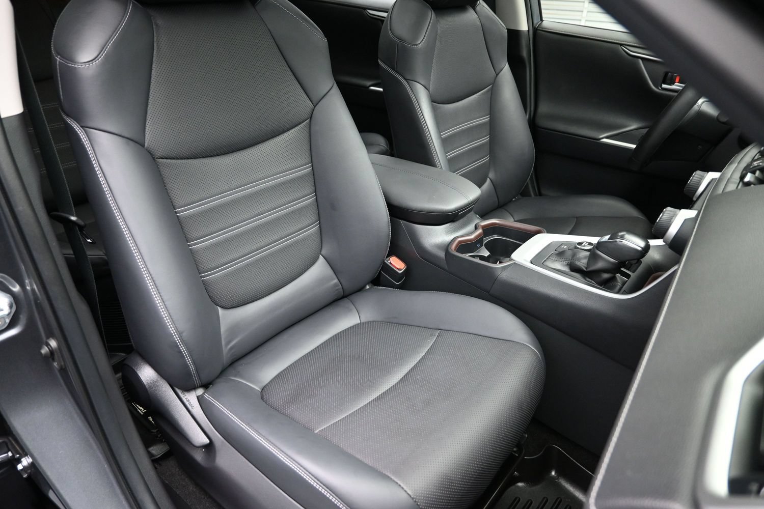 Used 2019 Toyota RAV4 Limited AWD/4WD image 41