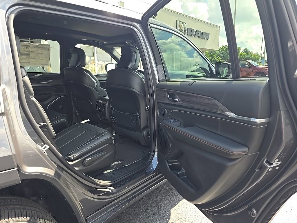 New 2025 Jeep Grand Cherokee L Overland w/ Advanced Protech Group III image 18