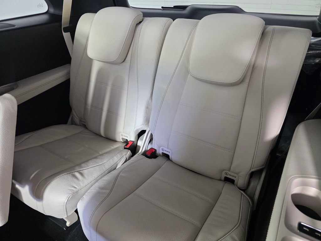 New 2026 Mercedes-Benz GLS 450 4MATIC image 15