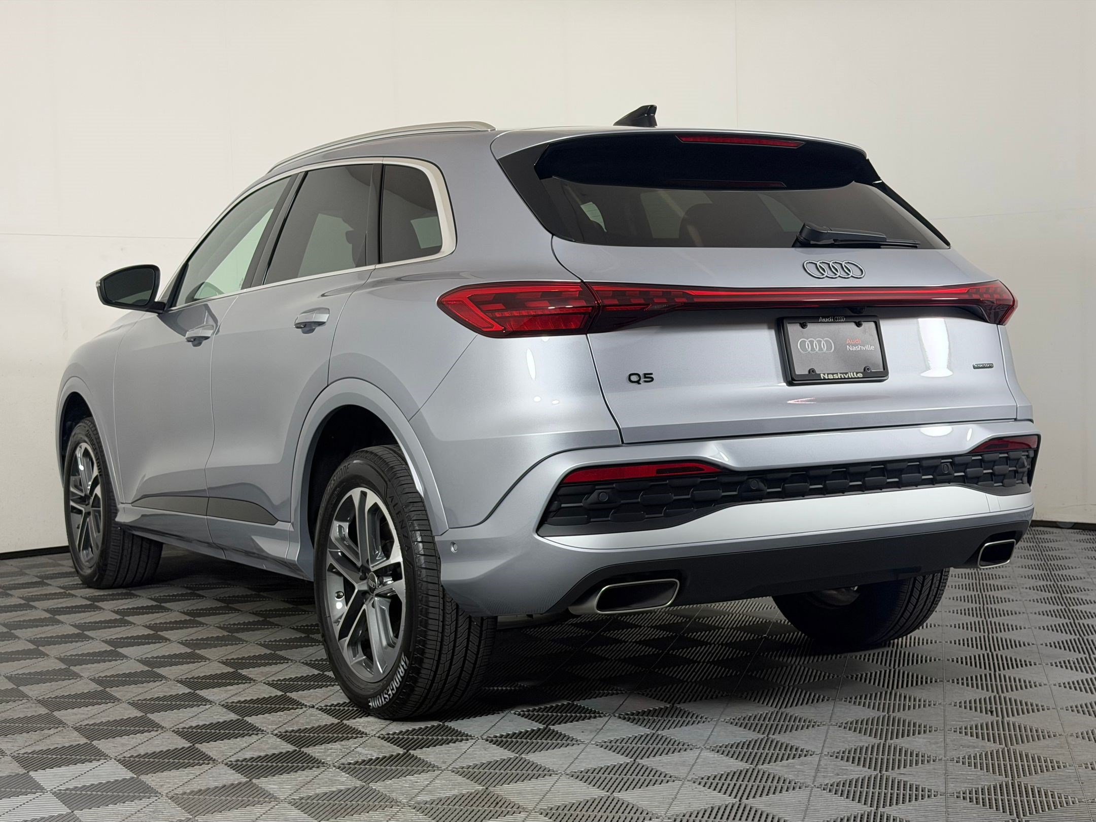 Certified 2025 Audi Q5 Premium AWD/4WD image 3