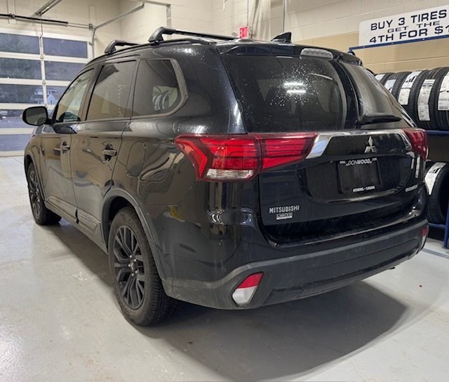 Used 2018 Mitsubishi Outlander SE image 4