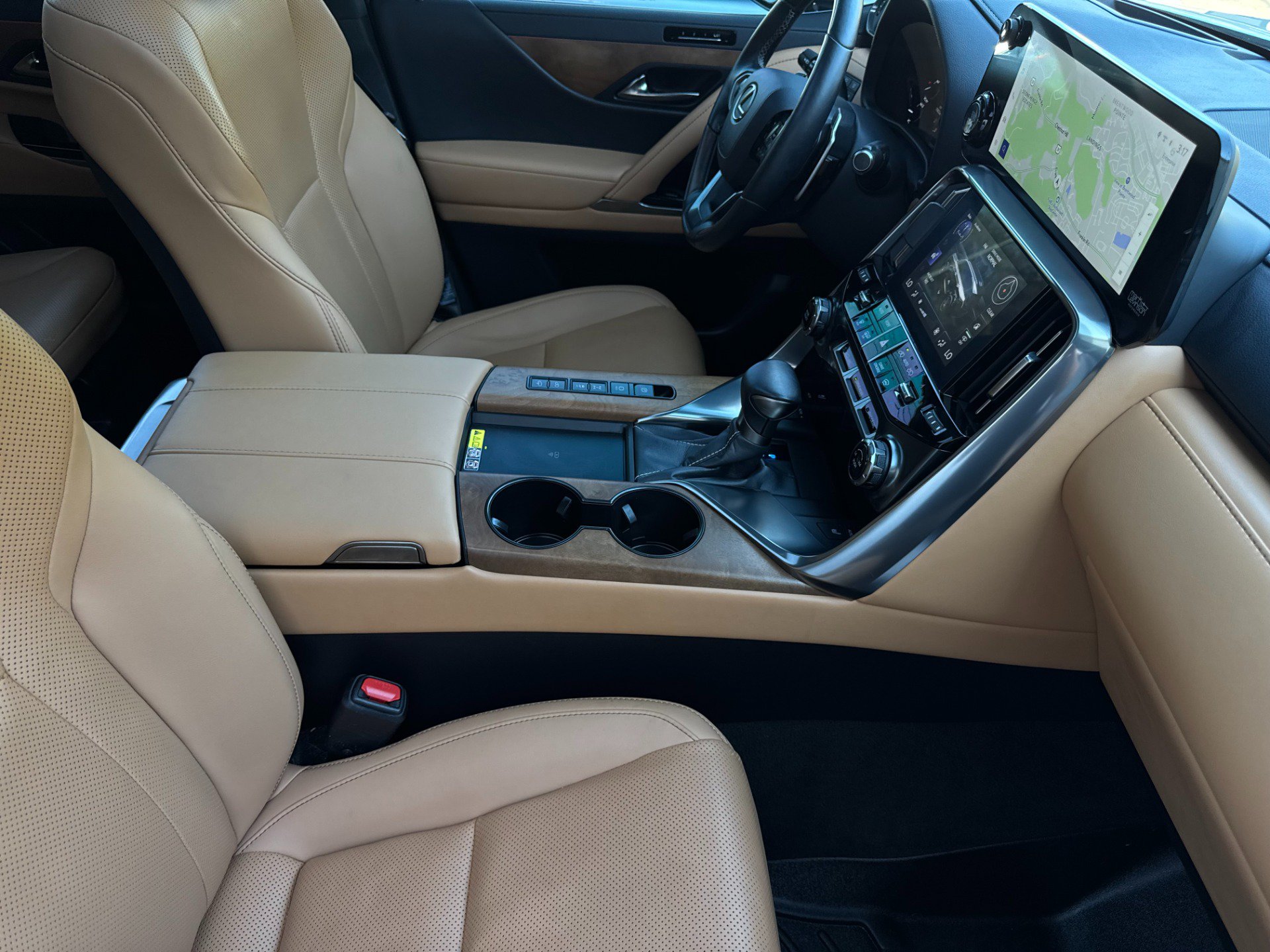 Used 2024 Lexus LX 600 4WD w/ Luxury Package image 24
