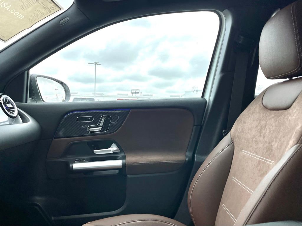 Certified 2025 Mercedes-Benz GLA 250 4MATIC image 42