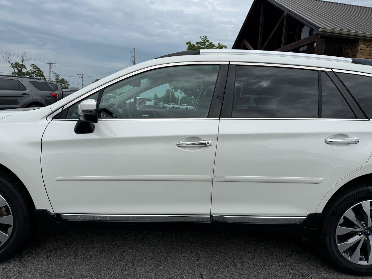 Used 2017 Subaru Outback 3.6R Touring w/ Popular Package #5A AWD/4WD image 37