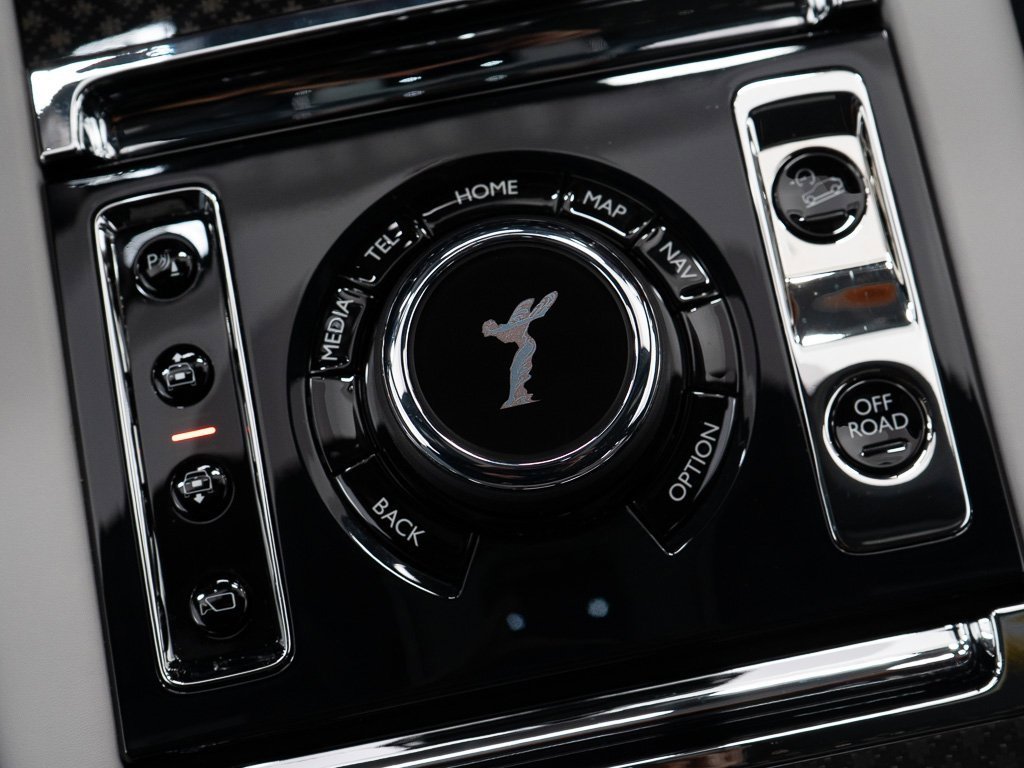 Certified 2025 Rolls-Royce Cullinan Black Badge image 44