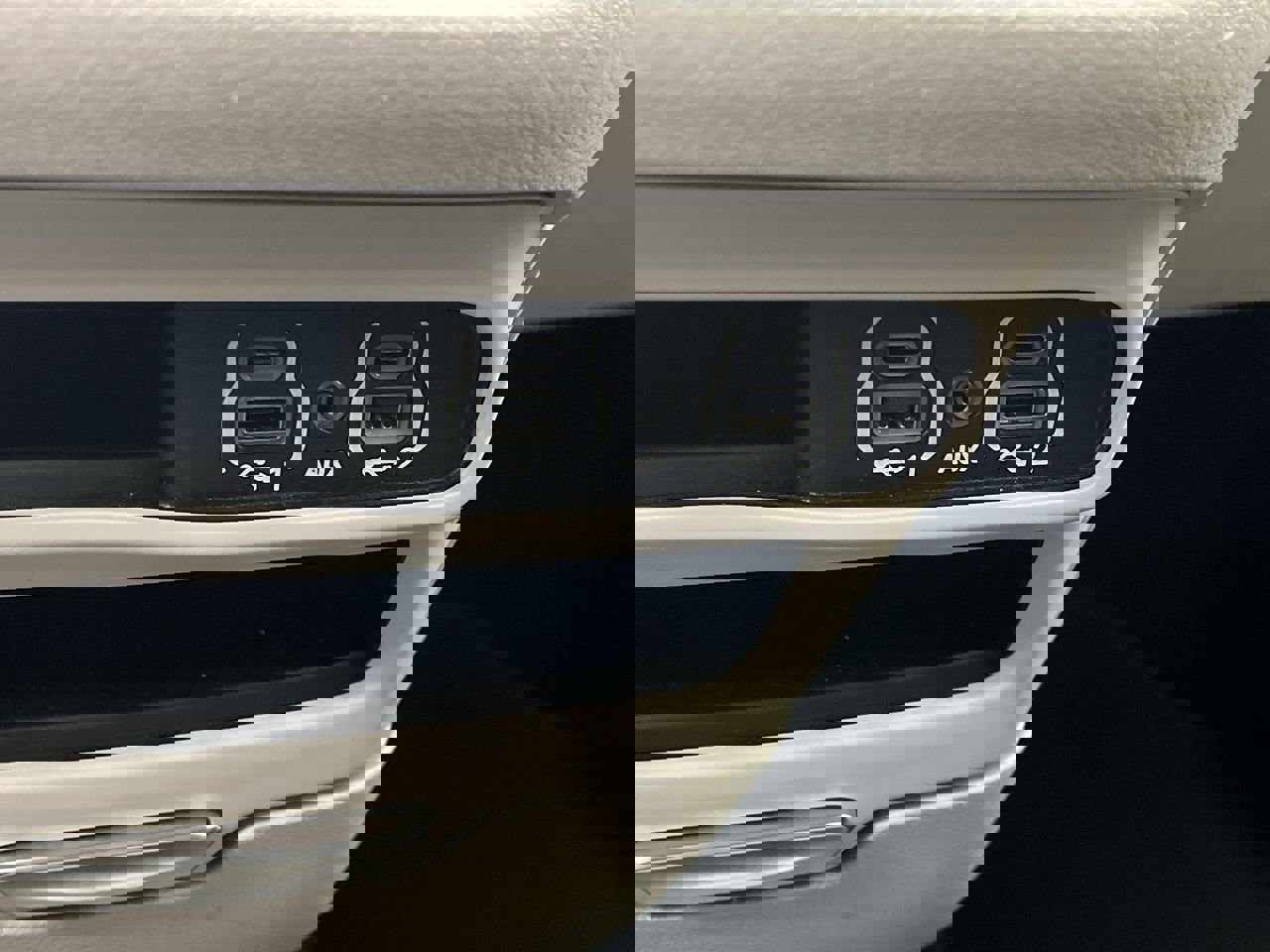 Used 2021 Chrysler Voyager L image 20