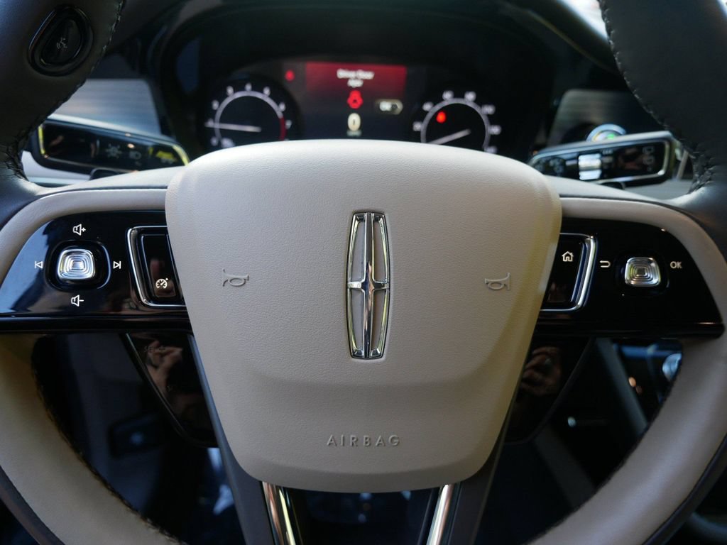 Used 2021 Lincoln Corsair AWD w/ Equipment Group 101A image 18