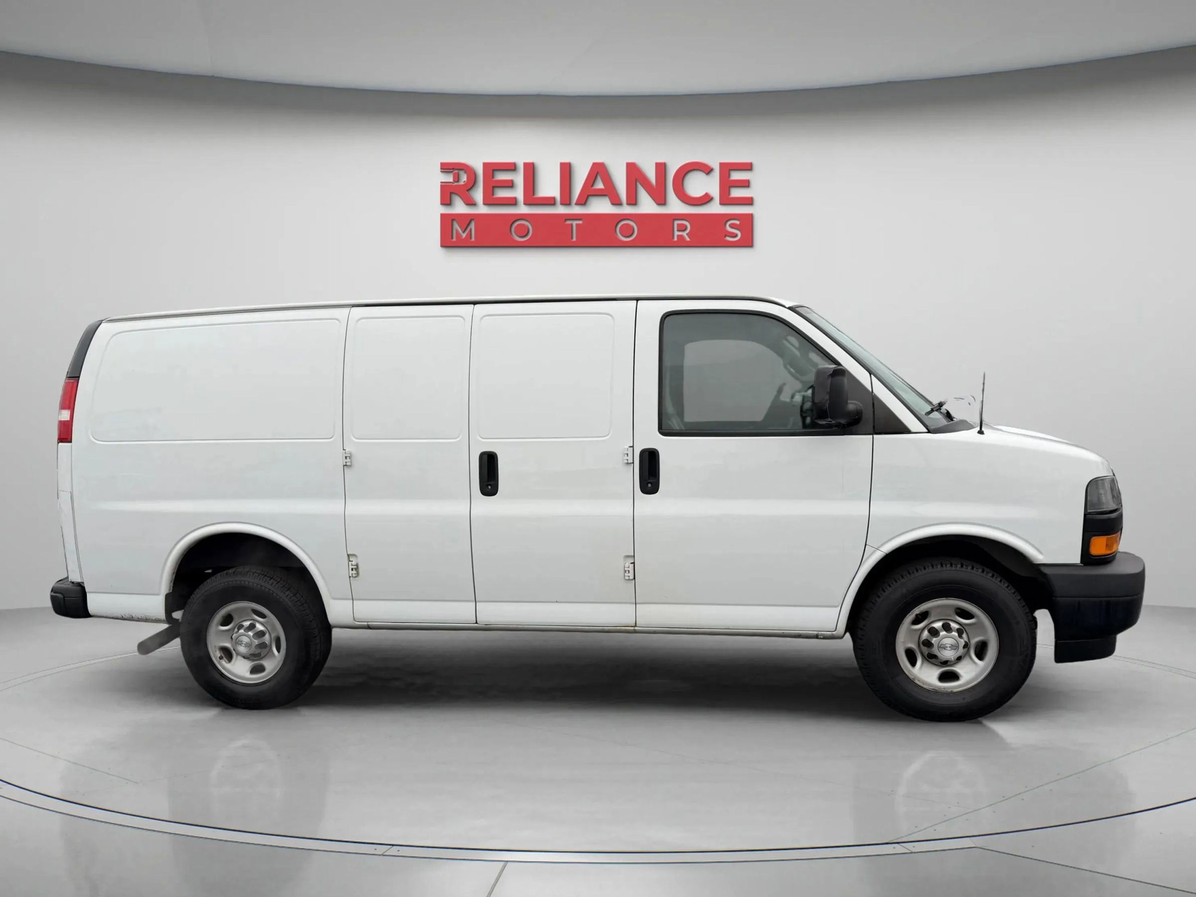 Used 2018 Chevrolet Express 3500 w/ Driver Convenience Package image 6