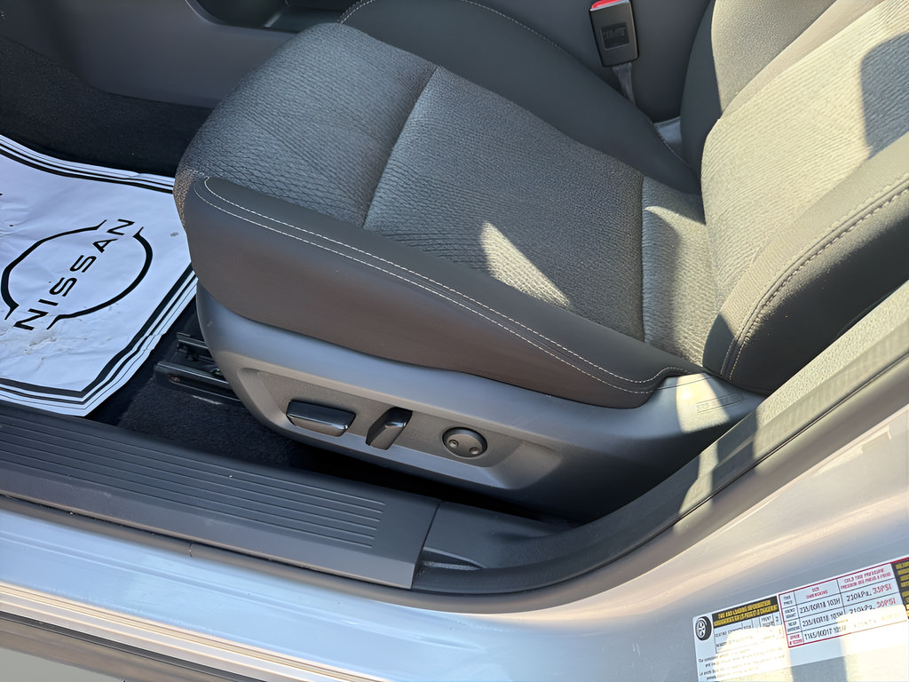 Certified 2024 Nissan Rogue SV AWD/4WD image 38