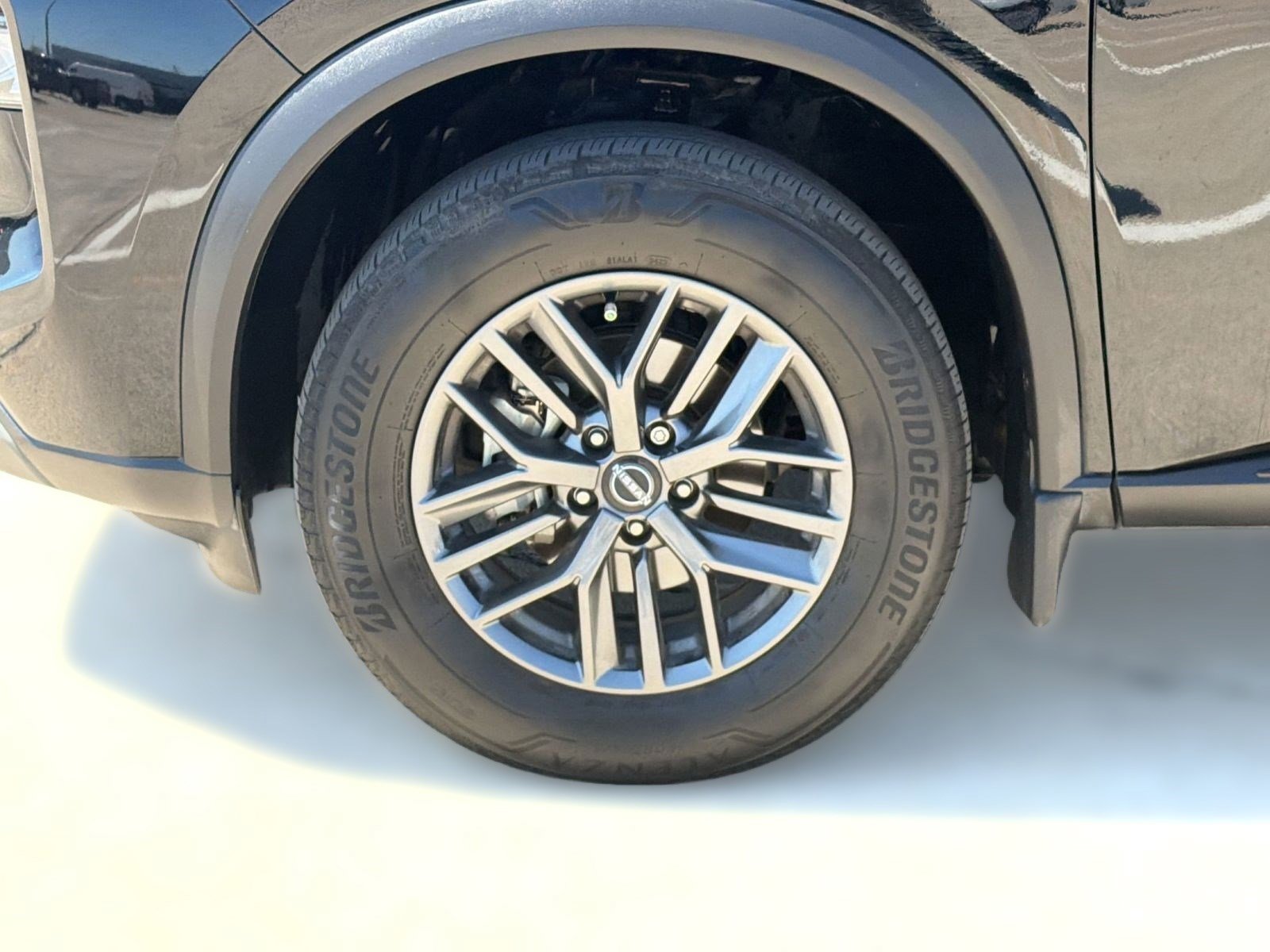 Used 2023 Nissan Rogue S image 12