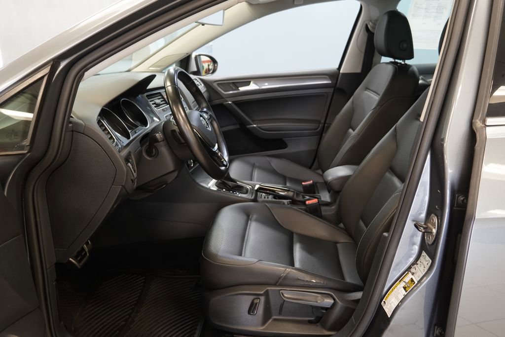 Used 2017 Volkswagen Golf Alltrack image 5