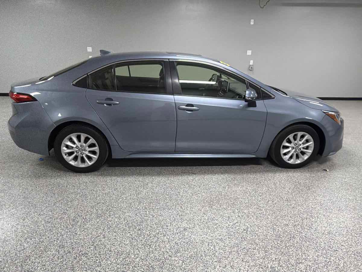Used 2020 Toyota Corolla XLE w/ Carpet Mat Package (TMS) FWD image 2