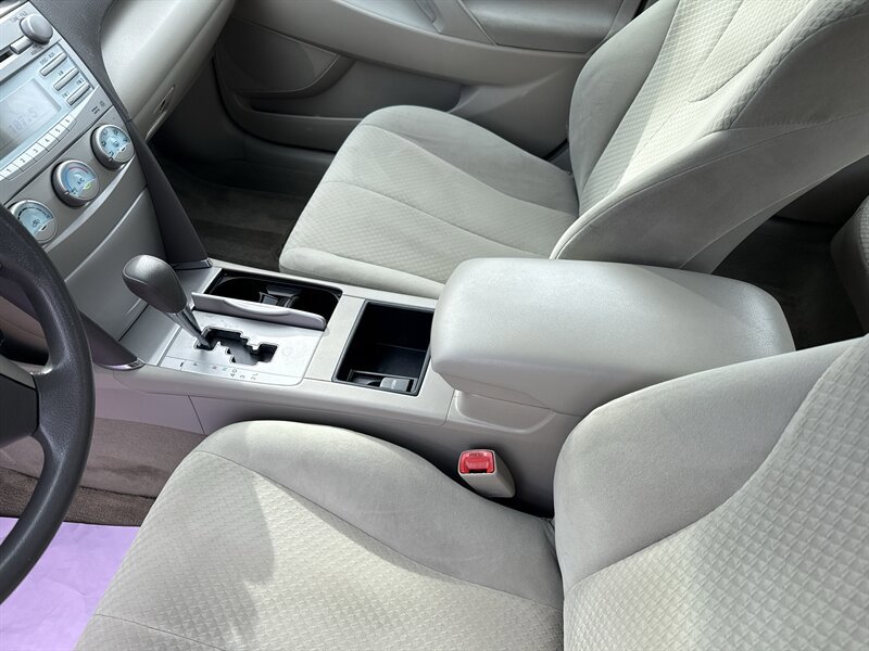Used 2009 Toyota Camry LE FWD image 30